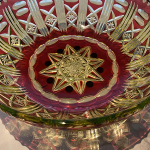 Val-Saint-Lambert, coupe urane doublée rouge, taillée, 1930