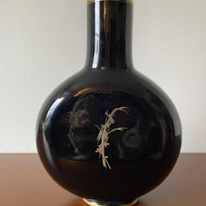 Cristallerie du Val-St-Lambert ‘The fox and the crow’ hyalite vase, ca 1880