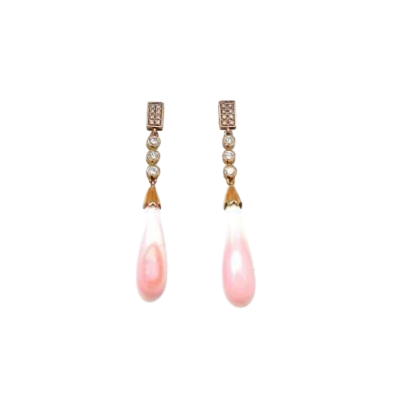 Paire de boucles doreilles en or & corail 'gouttes' & diamants