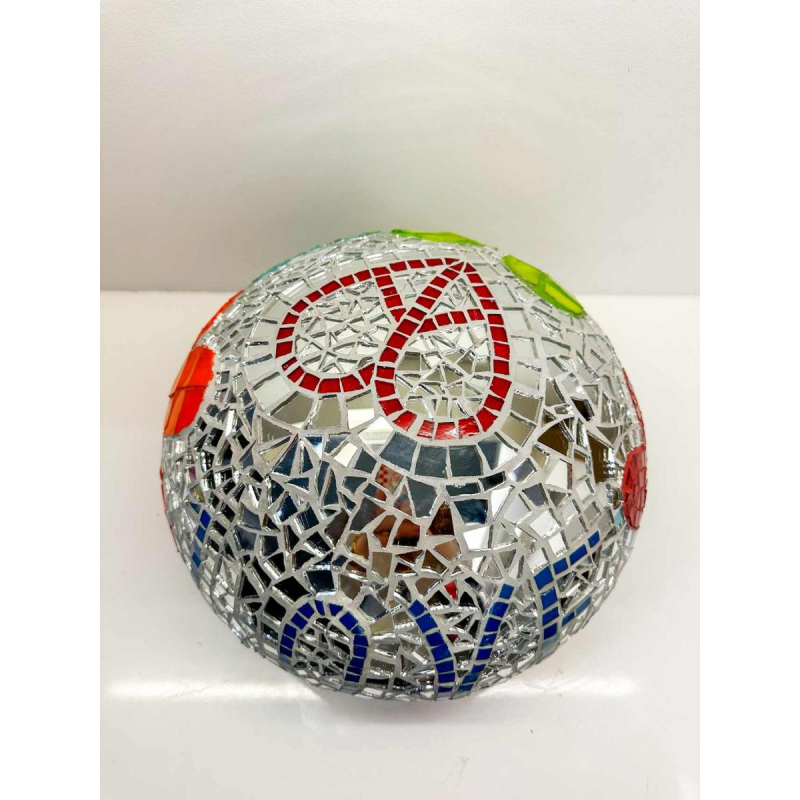 Cla Râ Rose “Love” sculptuur kiezelsteen bestaande uit tegels van aardewerk en spiegel, 21e eeuw