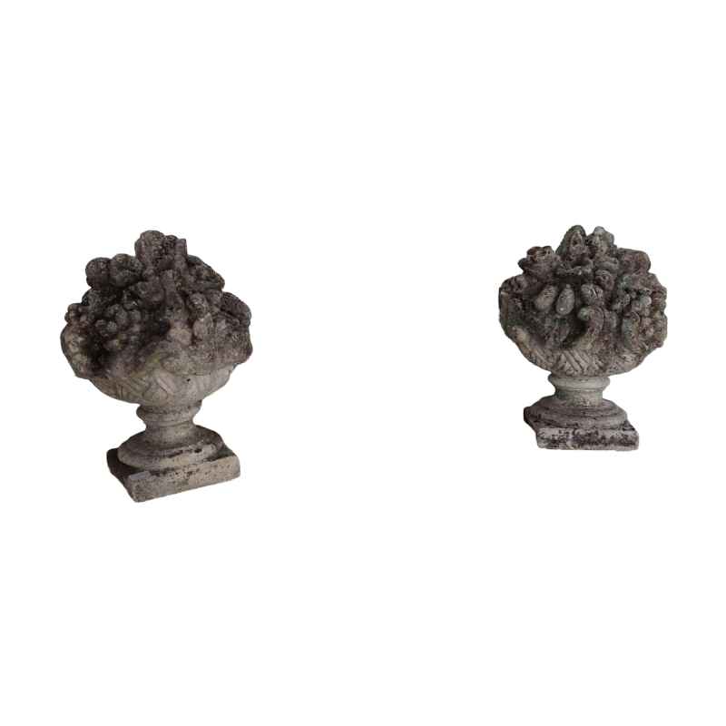 Paire de vasques de jardin en béton 'Corbeilles à fruits', 20ème siècle