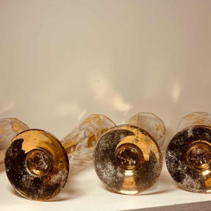 Jean-Paul van Lith in Biot, suite van zes verguld kristallen champagneflutes, 20ste eeuw