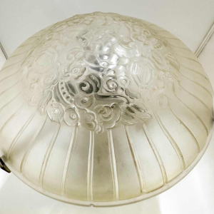 Daum Nancy, Art Deco tafellamp met gestileerde plantmotieven, geperst glas & staal, ca 1928-1930