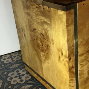 WILLY RIZZO for MARIO SABOT, Bookcase Display Shelf, Burl Walnut en Messing, ca. 1970