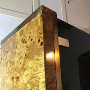 WILLY RIZZO pour MARIO SABOT, Vitrine Bibliothèque Etagère, Loupe de Noyer et laiton, ca. 1970