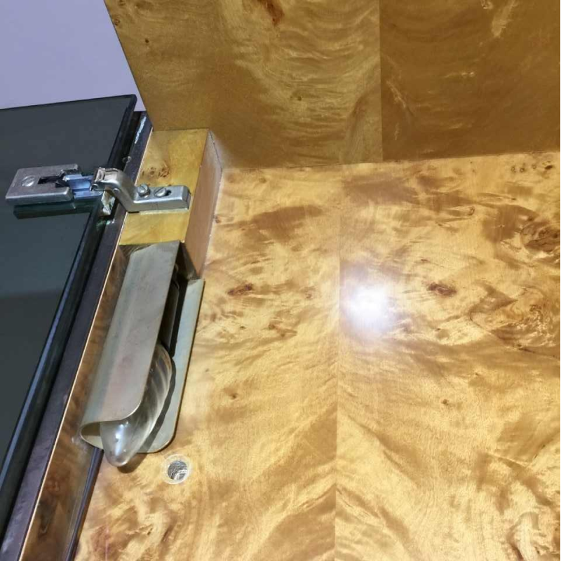 WILLY RIZZO for MARIO SABOT, Bookcase Display Shelf, Burl Walnut en Messing, ca. 1970