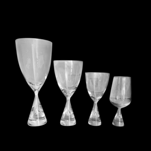 Bent Severin / Holmegaard “Princess“ service Design 33 pces: 9 verres eau, 4 vin rouge, 12 vin blanc, 8 liqueur, Danemark 