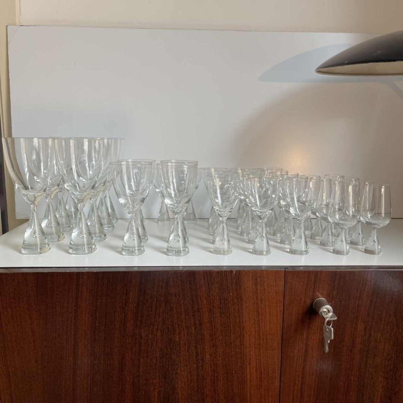 Bent Severin / Holmegaard “Princess” Design service 33 pieces: 9 glasses of water, 4 red wine, 12 white wine, 8 liqueur, Denmark