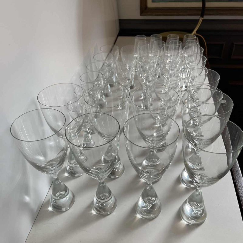 Bent Severin / Holmegaard “Princess” Design service 33 pieces: 9 glasses of water, 4 red wine, 12 white wine, 8 liqueur, Denmark