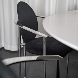 Grande table ronde blanche à fut central en inox