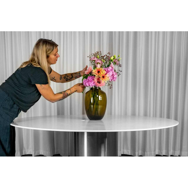 Grande table ronde blanche à fut central en inox