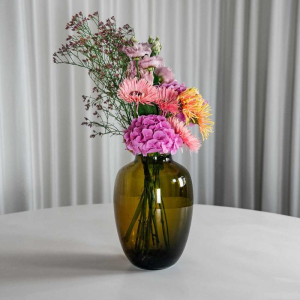 Grande table ronde blanche à fut central en inox