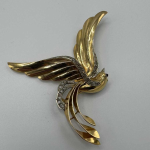 Bevrijdingsbroche, 18 K geel goud, roosgeslepen diamanten, robijn cabochon, ca 1945