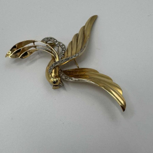 Liberation brooch, 18 K yellow gold, rose-cut diamonds, ruby cabochon, ca 1945