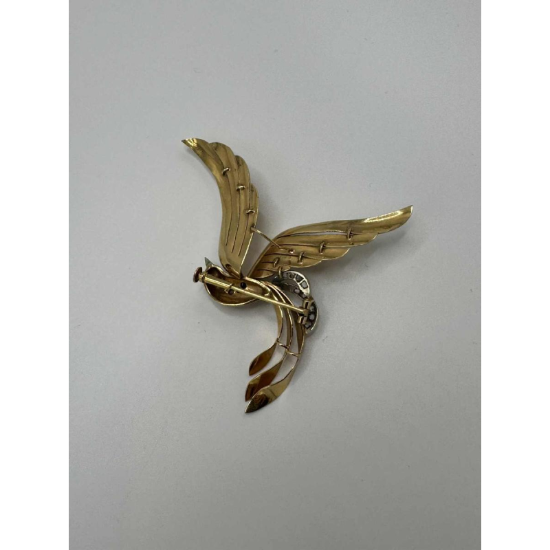 Bevrijdingsbroche, 18 K geel goud, roosgeslepen diamanten, robijn cabochon, ca 1945