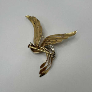 Liberation brooch, 18 K yellow gold, rose-cut diamonds, ruby cabochon, ca 1945