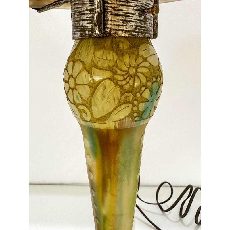 Muller Frères, zeldzame Art Nouveau tafellamp, gestileerde bloemmotieven, zuurgeëtst glas, gegraveerd stalen frame, ca 1918