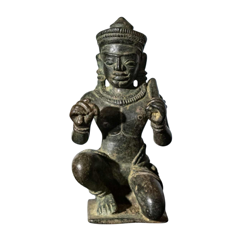 Sculpture khmère 'VISHVAKARMA accroupi' bronze patiné, Cambodge 12ème siècle