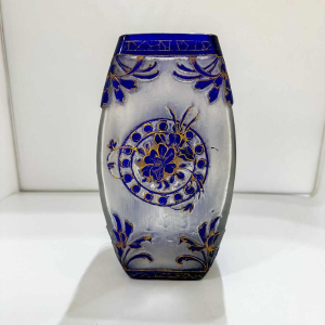 Vase Ludwig Moser Art Nouveau 'visage de femme' verre dégagé à l'acide, vers 1890-1900