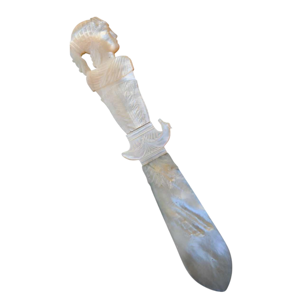 Palais Royal, Grand coupe-papier en nacre, XIXe Siècle