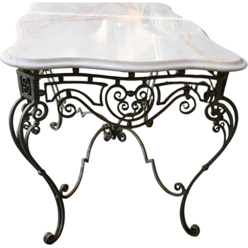Table basse en fer forgé, tablette en marbre blanc, circa 1940