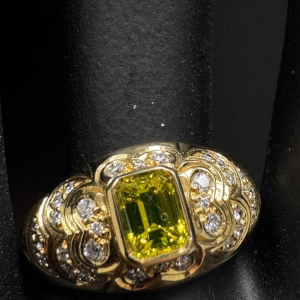Geelgouden diamanten & smaragdgeslepen ring