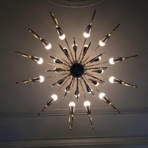 STILNOVO, Large Chandelier " Hunting Horn " 24 Lights, Brass Painted Metal, 1950