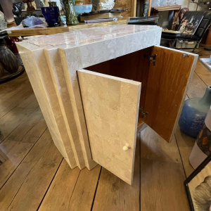 Jean-Claude Mahey, travertijn marqueterie messing filet Design meubel commode 60