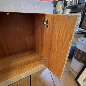 Jean-Claude Mahey, travertijn marqueterie messing filet Design meubel commode 60