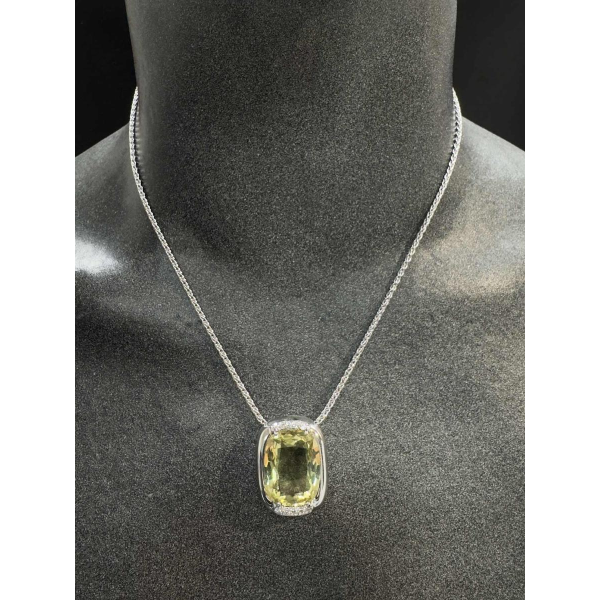 White gold, beryl & diamonds pendant