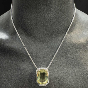 Pendentif or blanc, béryl & diamants