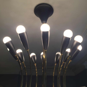 STILNOVO, Grand Lustre " Cor de Chasse " 24 Lumières, Laiton, Métal Peint, 1950