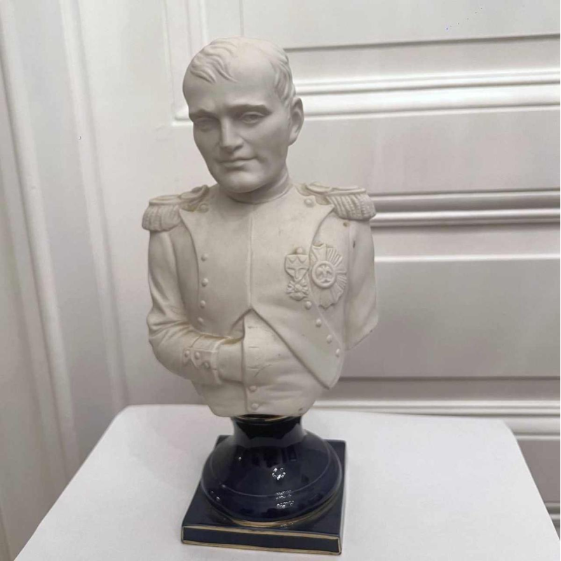Napoleon Bonaparte, wit biscuit porseleinen beeldje, 20e eeuw