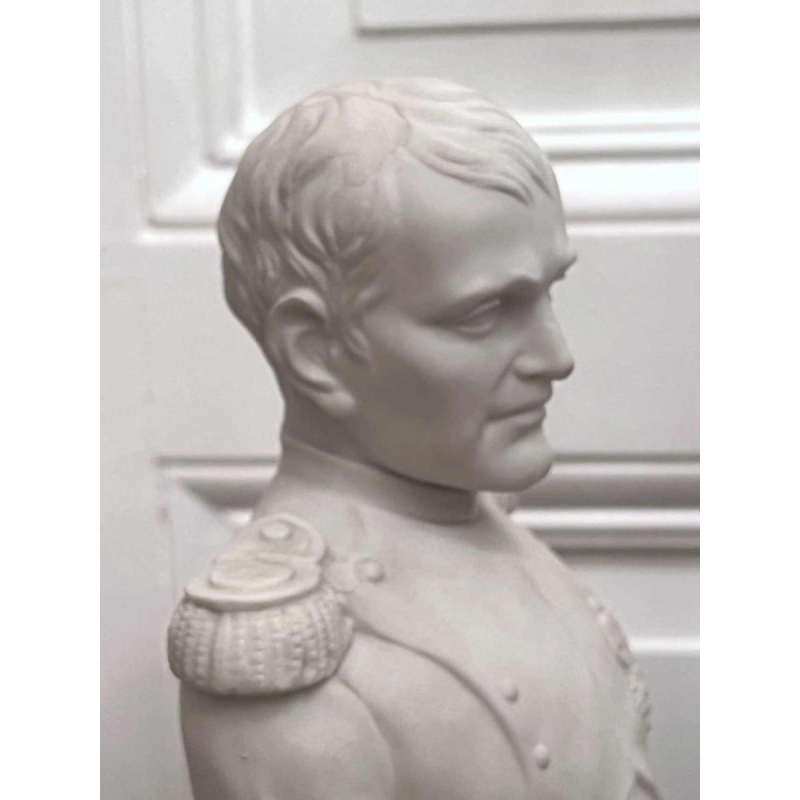 Napoleon Bonaparte, statuette biscuit blanc de porcelaine, 20ème siècle