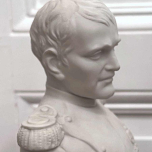 Napoleon Bonaparte, statuette biscuit blanc de porcelaine, 20ème siècle