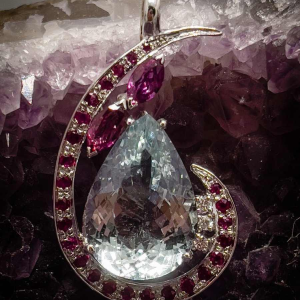 White gold pendant set with an aquamarine, ruby ??and diamond