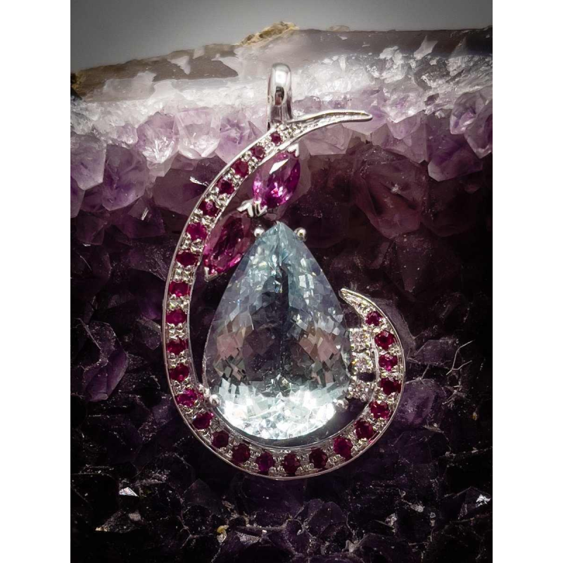 White gold pendant set with an aquamarine, ruby ??and diamond