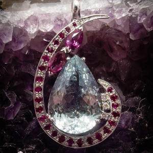White gold pendant set with an aquamarine, ruby ??and diamond