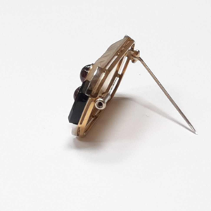 Art Deco witgoud broche met onyx & bergkristal