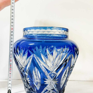 Val Saint-Lambert "Pique-Fleurs" bleu cobalt, vase cristal taillé, XXe s