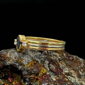 Bague solitaire saphir taille marquise et diamants