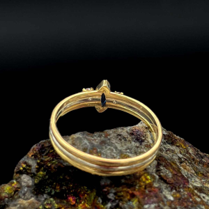 Bague solitaire saphir taille marquise et diamants