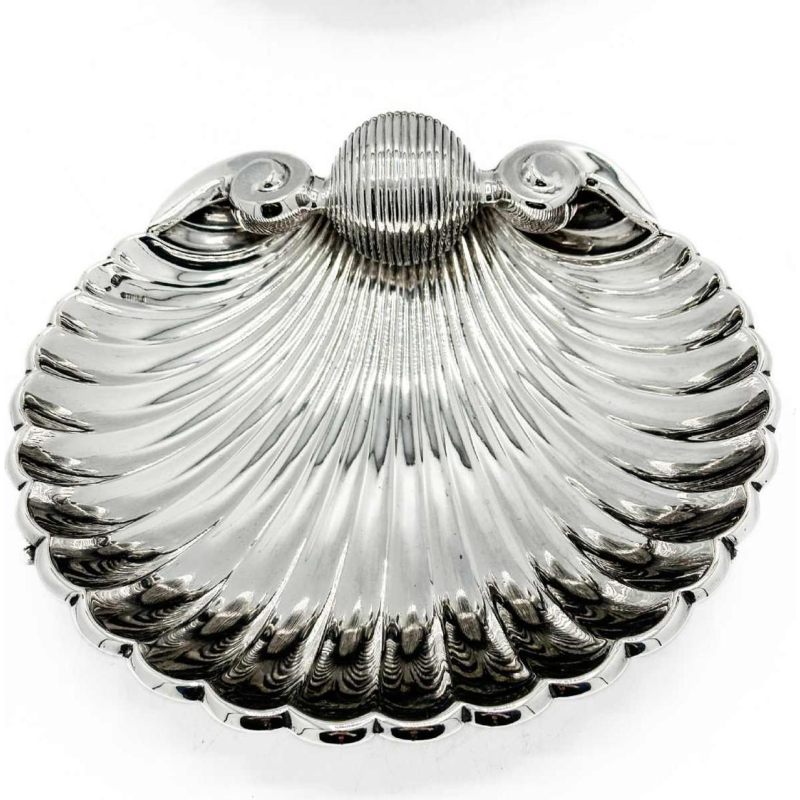 Pair of large 1 title silver shells. 916/1000