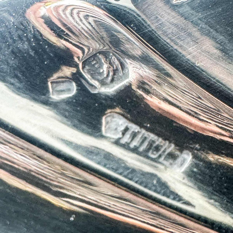 Paar grote zilveren schelpen 1 titel. 916/1000