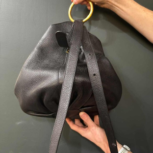 Delvaux, sac "Rose des Vents" en cuir noir grainé