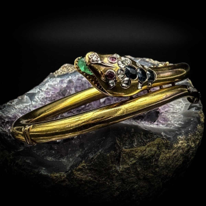 Bracelet jonc « serpent » Belle époque or, diamant, saphirs, émeraudes, fin 19ème