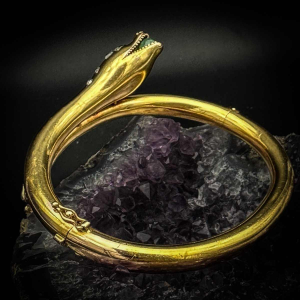 Bracelet jonc « serpent » Belle époque or, diamant, saphirs, émeraudes, fin 19ème