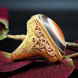Old Ottoman ring, set with a cabochon agate