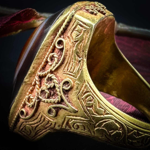 Oude Ottomaanse ring, bezet met een cabochon-agaat