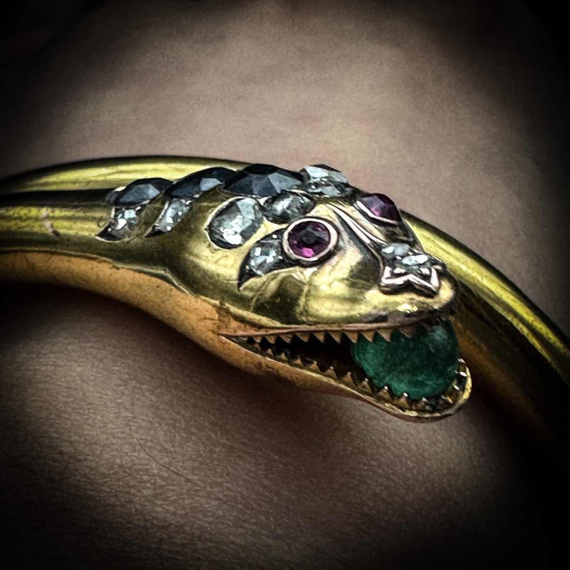Belle époque snake bangle bracelet in gold, diamond, sapphires, emeralds, late 19th century